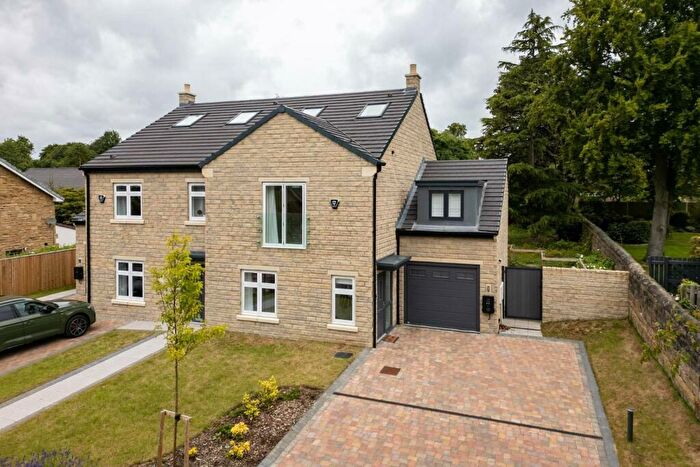 4 Bedroom Semi-Detached House To Rent In Adel Pasture, Leeds, LS16