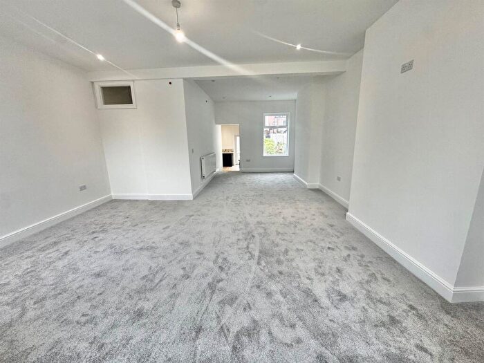 4 Bedroom Terraced House For Sale In Plymouth Road, Barry, CF62