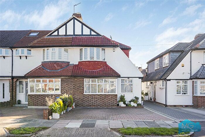 4 Bedroom End Of Terrace House For Sale In Melbourne Way, Enfield, EN1