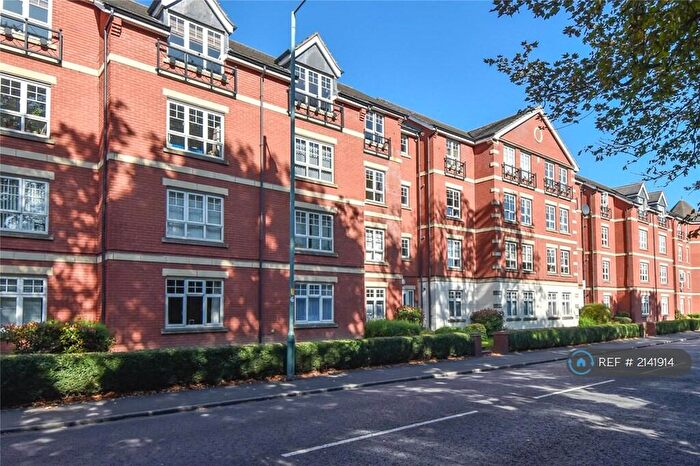 2 Bedroom Flat To Rent In St. Peters Close, Bromsgrove, B61