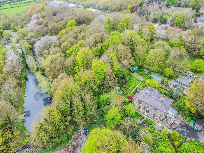 7 Bedroom Detached House For Sale In Spen Lane, Cleckheaton, West Yorkshire, BD19