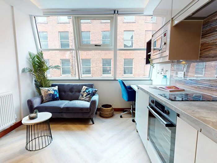 Apartment To Rent In Apt, Live Oasis Piccadilly #, M1