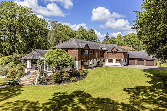 7 Bedroom Detached House For Sale In Durford Wood, Petersfield, GU31