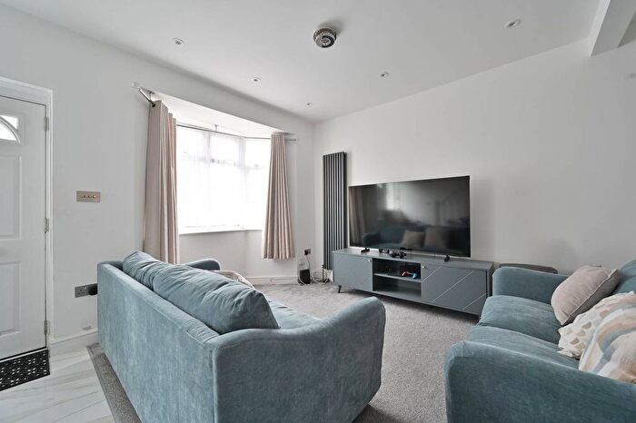 3 Bedroom Terraced House For Sale In Arthur Street, Bushey, WD23