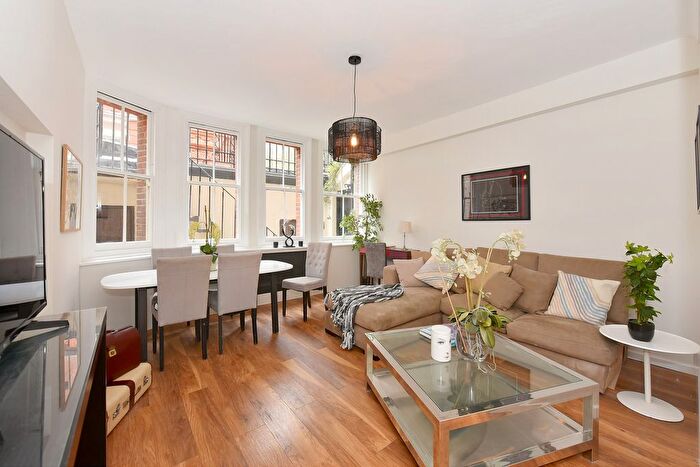 2 Bedroom Flat To Rent In Cadogan Square, London, SW1X