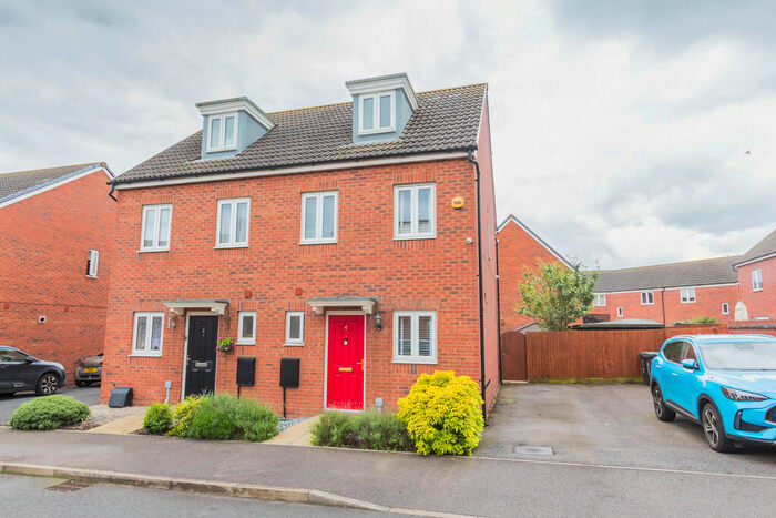 3 Bedroom Semi-Detached House To Rent In Chimney Crescent, Irthlingborough, NN9