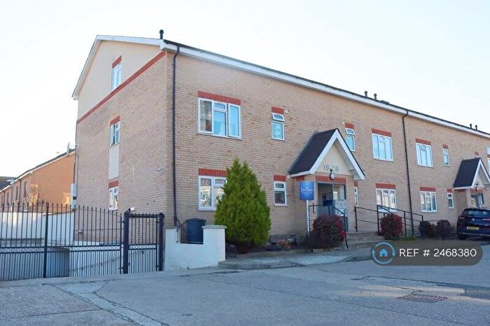 1 Bedroom Flat To Rent In Yellowpine Way, Chigwell, IG7