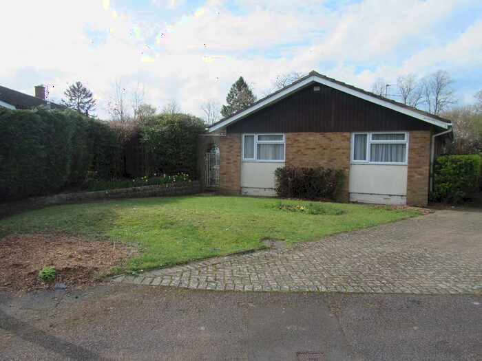 3 Bedroom Detached Bungalow To Rent In Cloisters Lawn, Letchworth, SG6