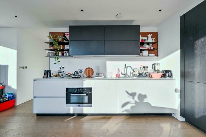 3 Bedroom Flat To Rent In Long Street, , Hackney, London, E2