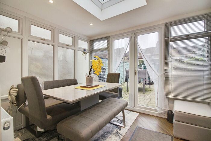 2 Bedroom Terraced House For Sale In North Road, Hoddesdon, EN11