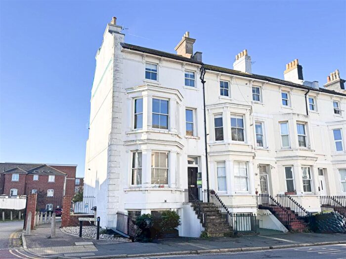 2 Bedroom Flat For Sale In Cavendish Place, Eastbourne, BN21