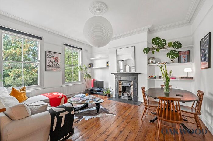 1 Bedroom Flat For Sale In Cazenove Road, London, N16