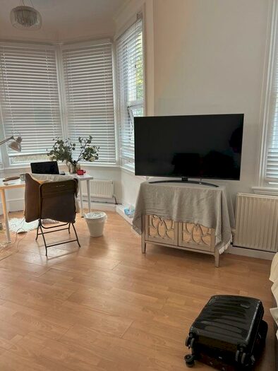 2 Bedroom Flat To Rent In Melrose Avenue Flat, London, NW2