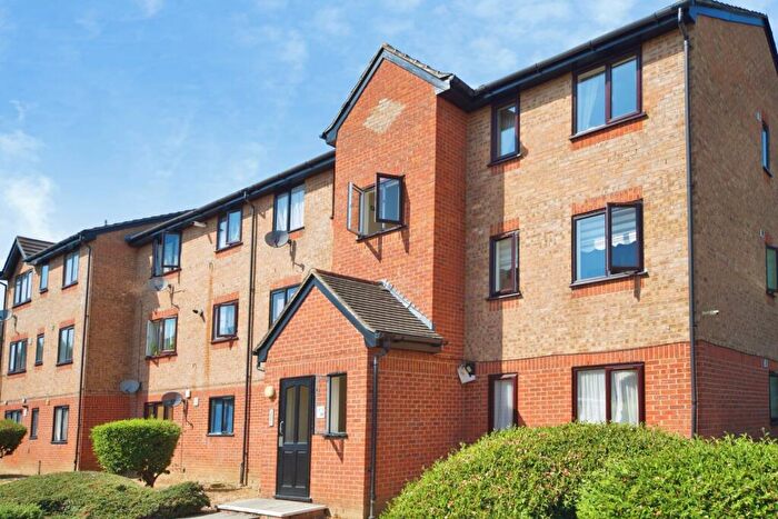1 Bedroom Flat For Sale In Streamside Close, London, N9