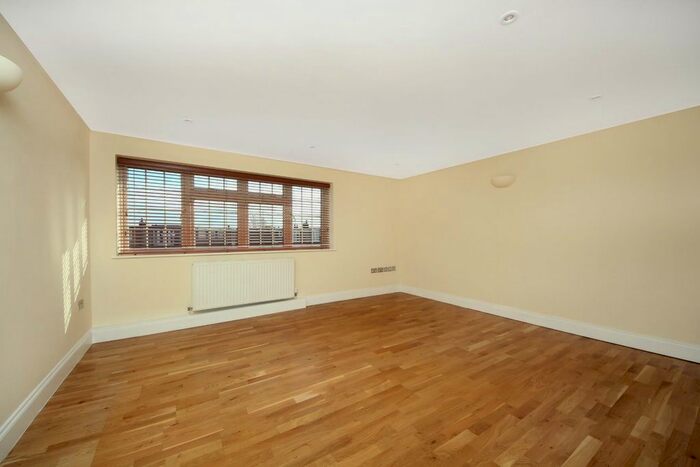 2 Bedroom Flat To Rent In Windmill Road, London, W5