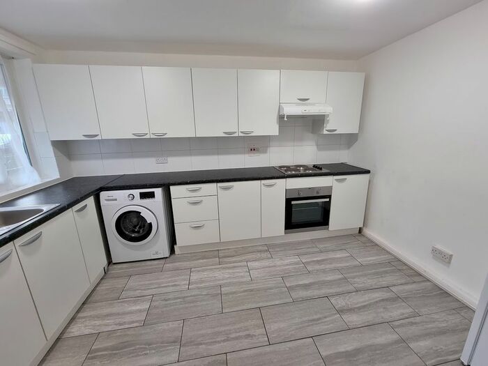 3 Bedroom Maisonette To Rent In Whitton Walk, Bow, E3