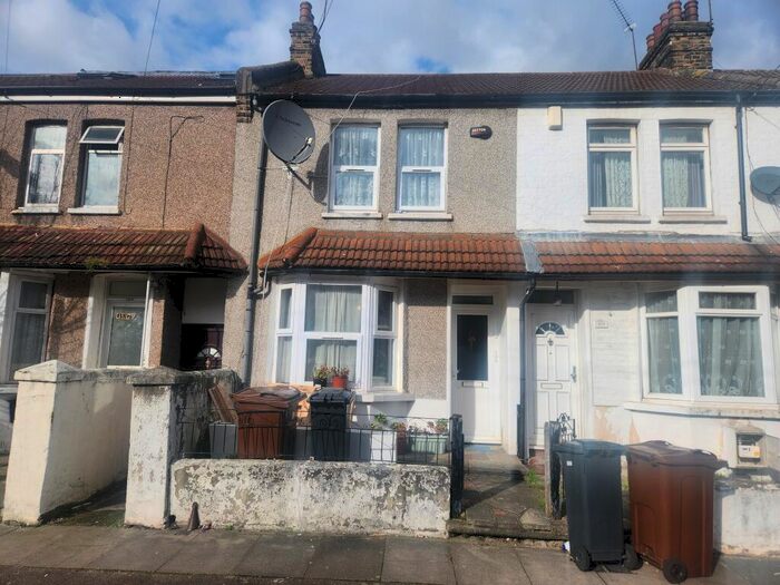 2 Bedroom Terraced House To Rent In Victoria Road, IG11