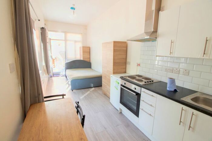 Studio To Rent In Southwold Road, Upper Clapton, E5