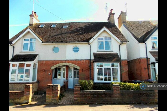 3 Bedroom Semi-Detached House To Rent In Milestone Road, Knebworth, SG3