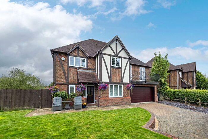 5 Bedroom Detached House For Sale In Luxborough Grove, Milton Keynes, MK4