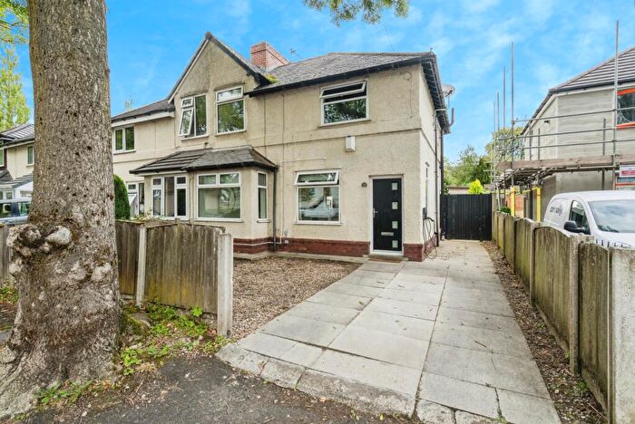 3 Bedroom Semi Detached House For Sale In Broadwalk, Westhoughton, Bolton, Greater Manchester, BL5