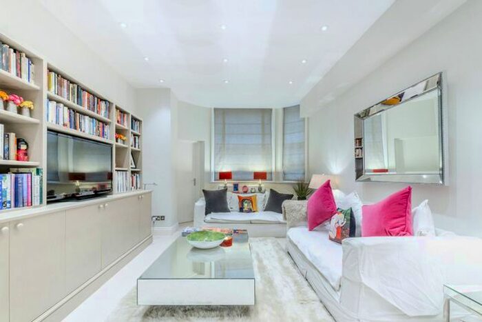 3 Bedroom Flat For Sale In Sloane Gardens, Sloane Square, London, SW1W