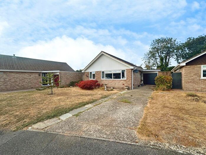 3 Bedroom Bungalow For Sale In Tollgate Close, Oakley, Basingstoke, Hampshire, RG23