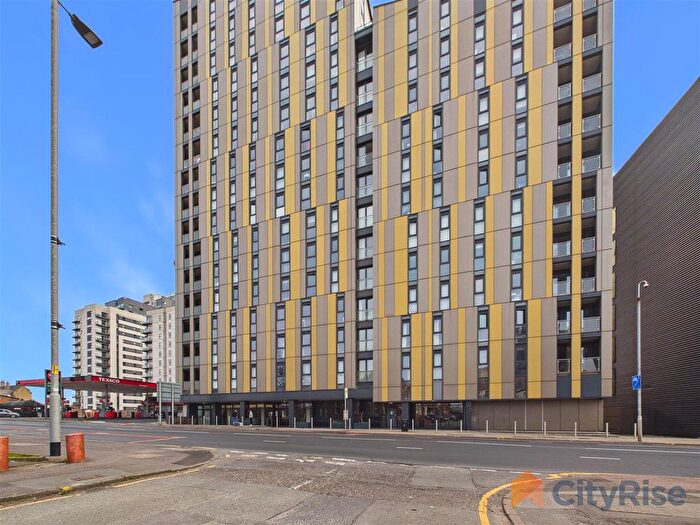 2 Bedroom Flat To Rent In The Hallmark, Cheetham Hill Road, Manchester, M4