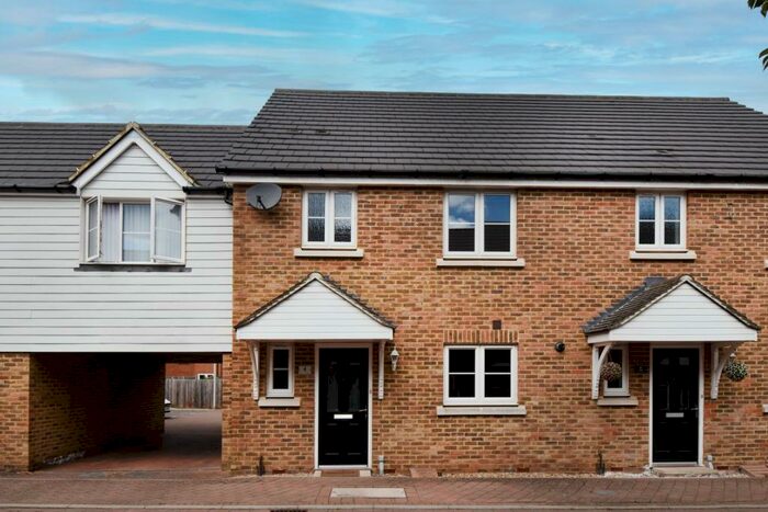 3 Bedroom Semi-Detached House To Rent In Weymouth Road Wainscott, ME3