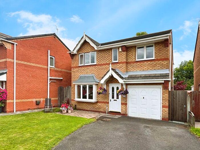 4 Bedroom Detached House For Sale In Clough Fold, Manchester, M26