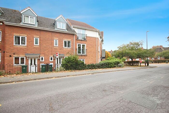 3 Bedroom Terraced House For Sale In Thackeray Road, Coventry, CV2