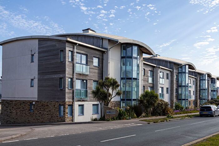 3 Bedroom Flat To Rent In Pentire Avenue, Newquay, TR7