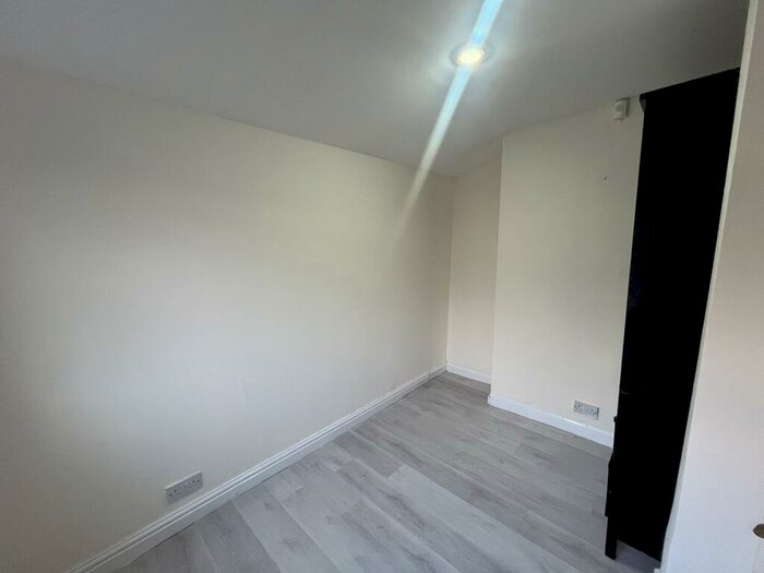 4 Bedroom House To Rent In Wolverhampton Road, Oldbury, B68