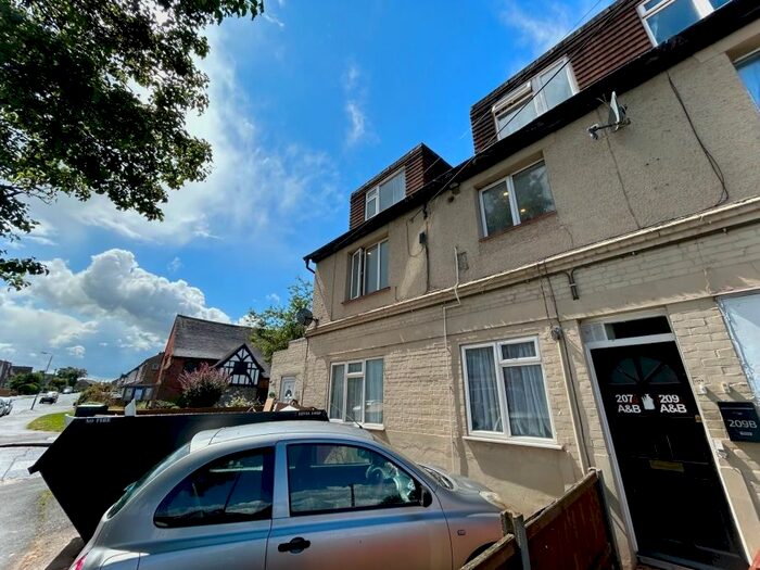 2 Bedroom Flat To Rent In Gander Green Lane, Sutton, SM1
