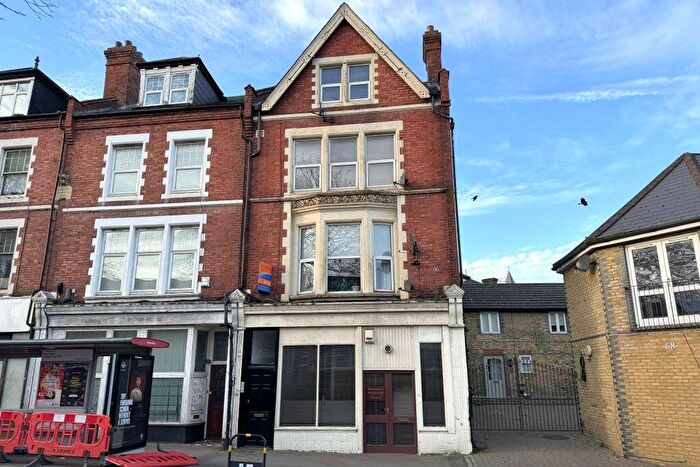 2 Bedroom Flat For Sale In Manor Road, Wallington, Surrey, SM6