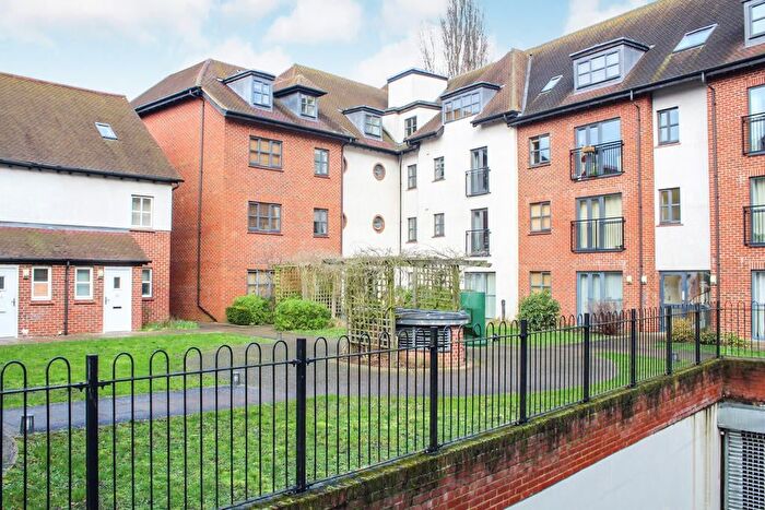 2 Bedroom Flat To Rent In Dunkerley Court, Birds Hill, Letchworth Garden City, SG6