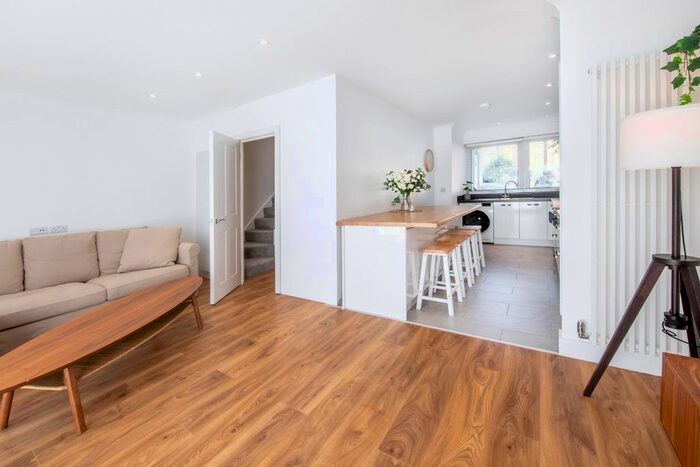3 Bedroom Flat To Rent In Castle Road, Camden, NW1