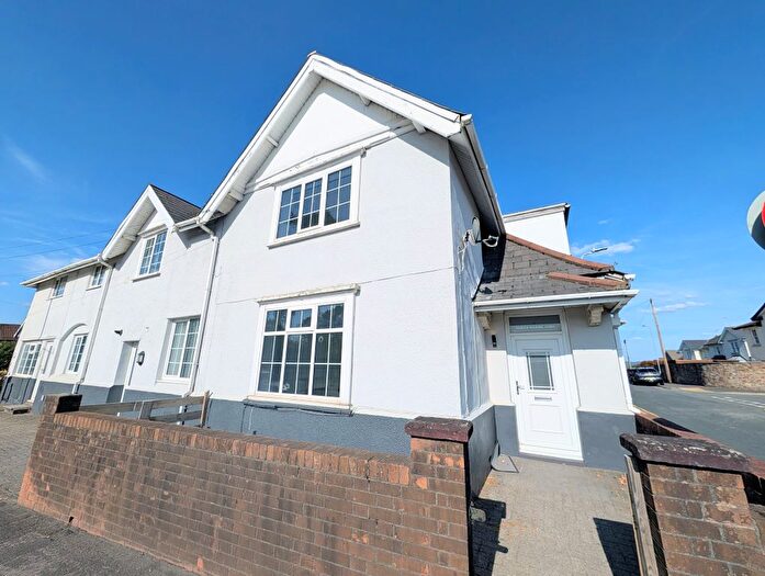 2 Bedroom End Of Terrace House To Rent In Malpas Road, Newport, NP20