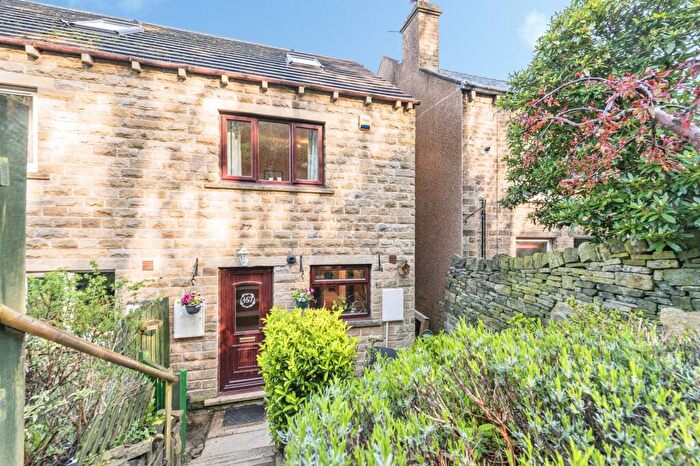 3 Bedroom End Of Terrace House For Sale In Manchester Road, Linthwaite, Huddersfield, HD7