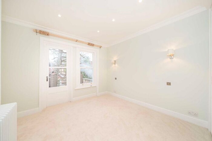 2 Bedroom Flat To Rent In Esmond Road, London, W4