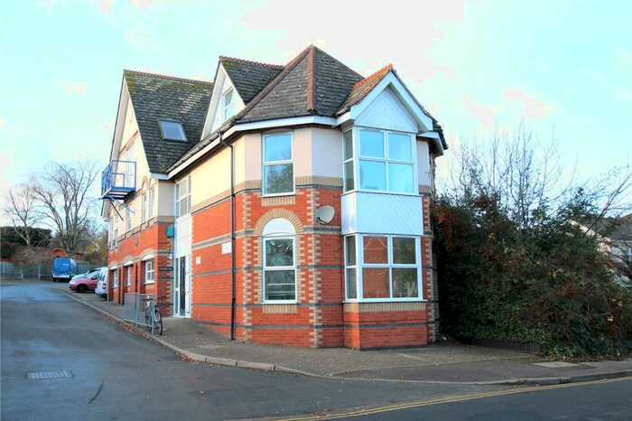 1 Bedroom Flat To Rent In Lundy Lane, Reading, Berkshire, RG30