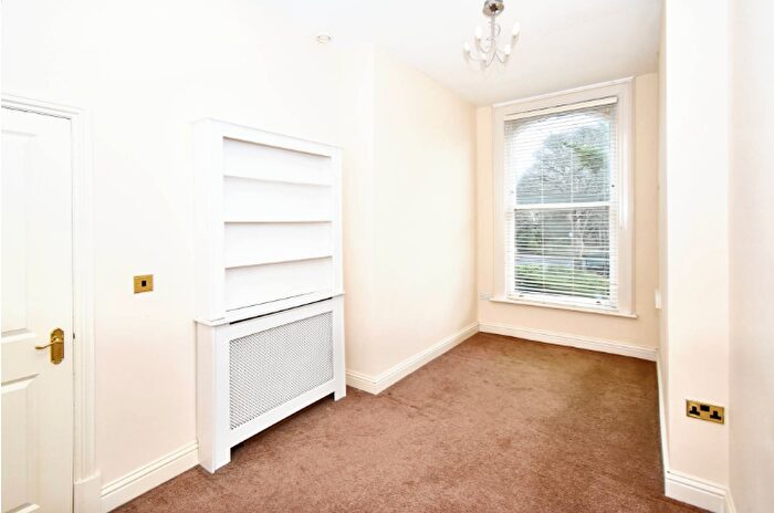 2 Bedroom Apartment To Rent In Edgerton Road, Huddersfield, West Yorkshire, HD1