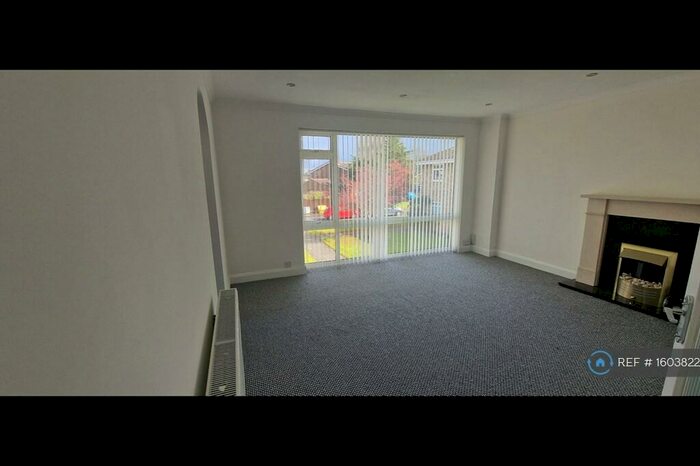 2 Bedroom Maisonette To Rent In North Acre, Banstead, SM7