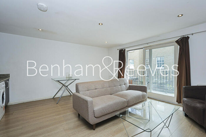 2 Bedroom Apartment To Rent In Myrdle Street, Aldgate East, E1