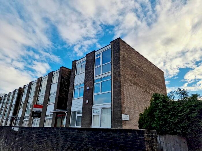 2 Bedroom Flat To Rent In Bridge Street, Penarth, CF64