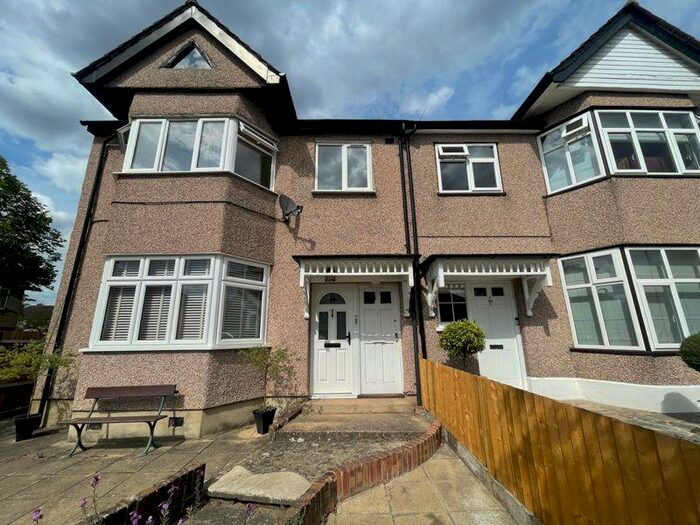 2 Bedroom Maisonette To Rent In Hale Lane, Mill Hill, NW7