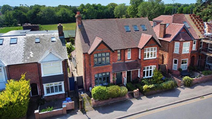 4 Bedroom Semi-Detached House For Sale In Fishponds Road, Hitchin, SG5