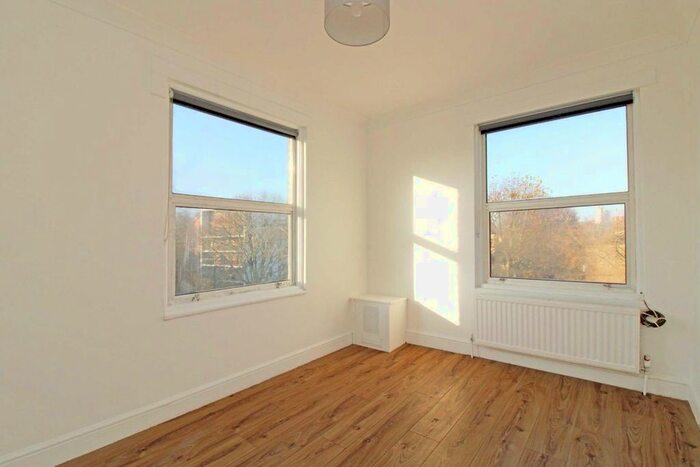 3 Bedroom Flat To Rent In The Vale, London, W3