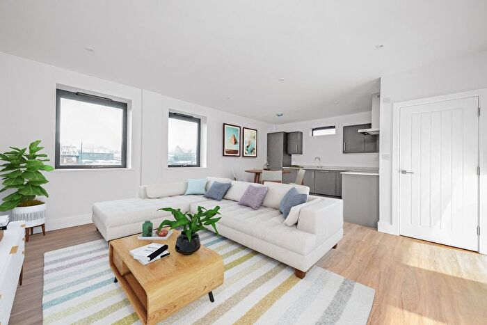 2 Bedroom Flat To Rent In Ernest Avenue, West Norwood, London, SE27