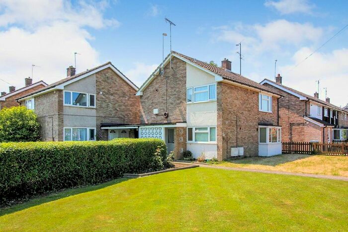 2 Bedroom Property To Rent In Elmhurst Road, Aylesbury, HP20